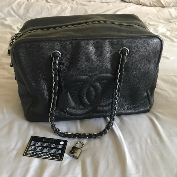 Chanel Deerskin Zipped Tote - Picture 11 of 15